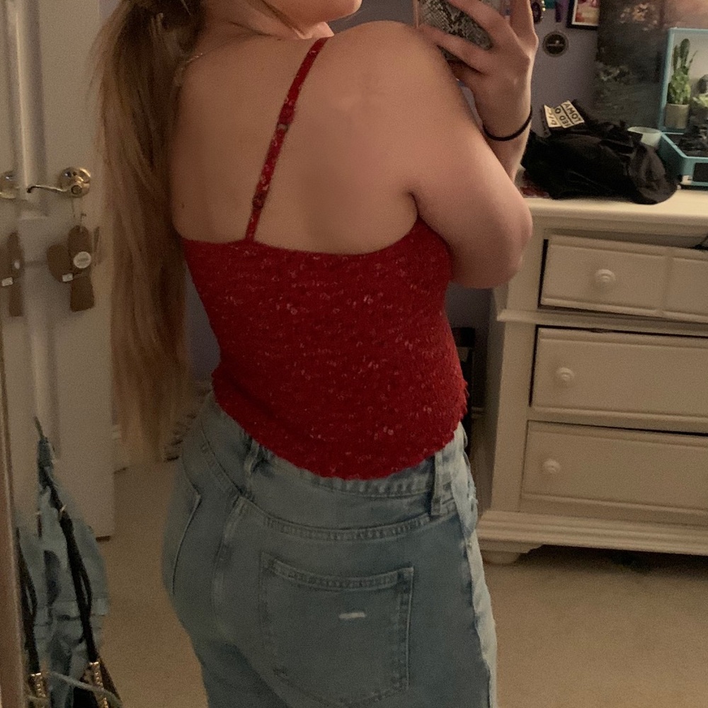Red cropped tank top with with flowers